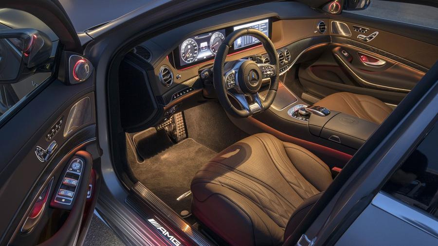 Интерьер Mercedes-AMG S63 4Matic+ Lang 2017 года  (WW) (фото 81 из 105)
